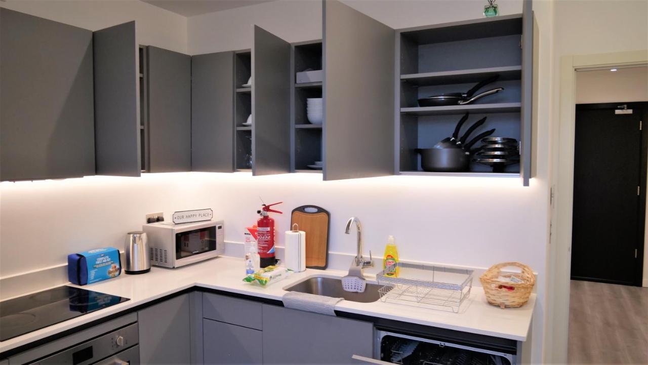 Stylish 2 Bedrooms, 2 Bathrooms With Workspace In Milton Keynes Luaran gambar