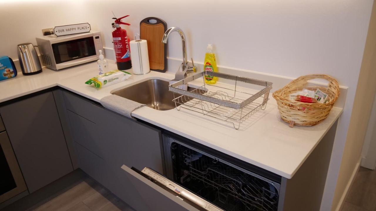 Stylish 2 Bedrooms, 2 Bathrooms With Workspace In Milton Keynes Luaran gambar