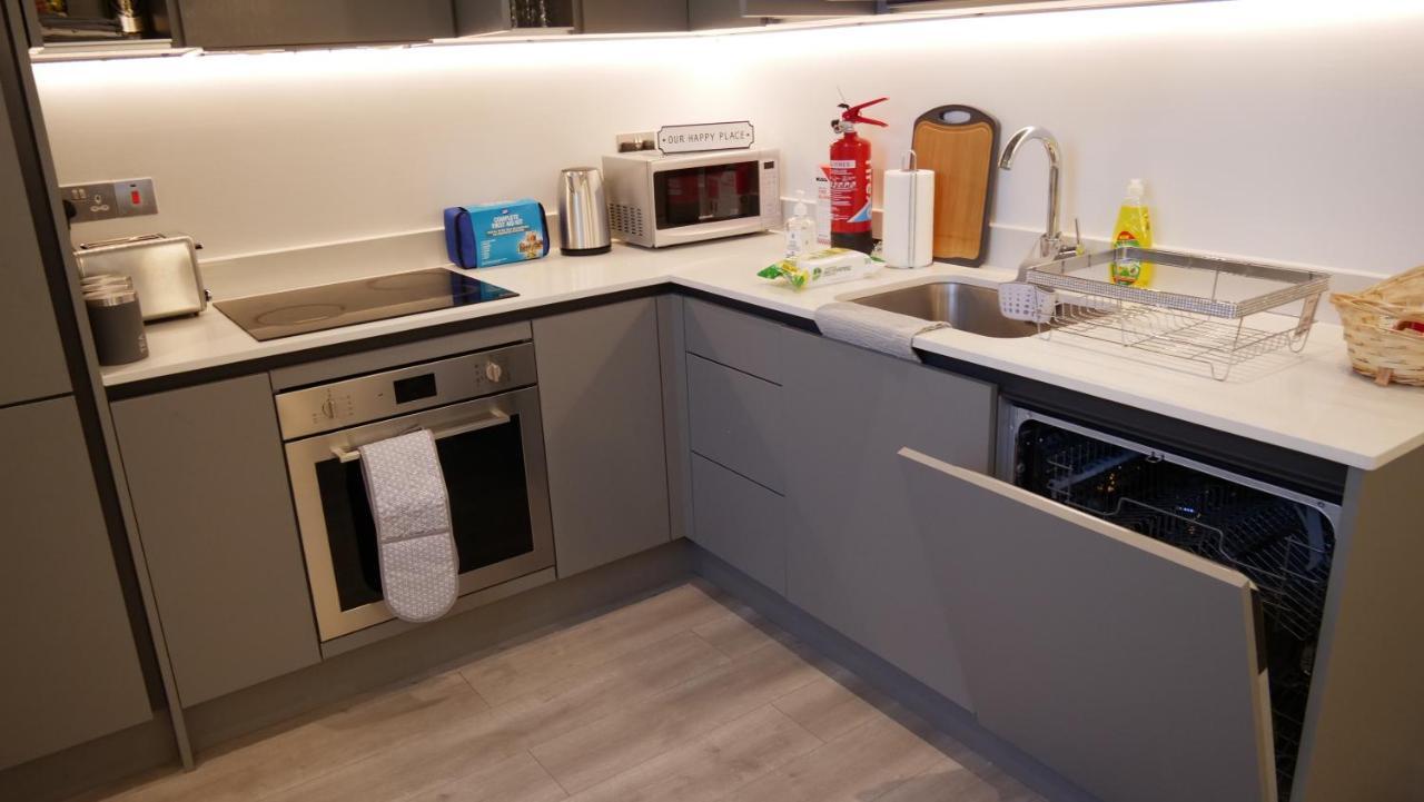 Stylish 2 Bedrooms, 2 Bathrooms With Workspace In Milton Keynes Luaran gambar