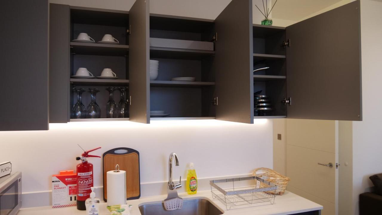 Stylish 2 Bedrooms, 2 Bathrooms With Workspace In Milton Keynes Luaran gambar