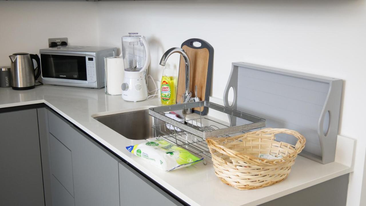 Stylish 2 Bedrooms, 2 Bathrooms With Workspace In Milton Keynes Luaran gambar